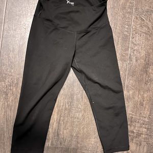 Black Capri workout leggings